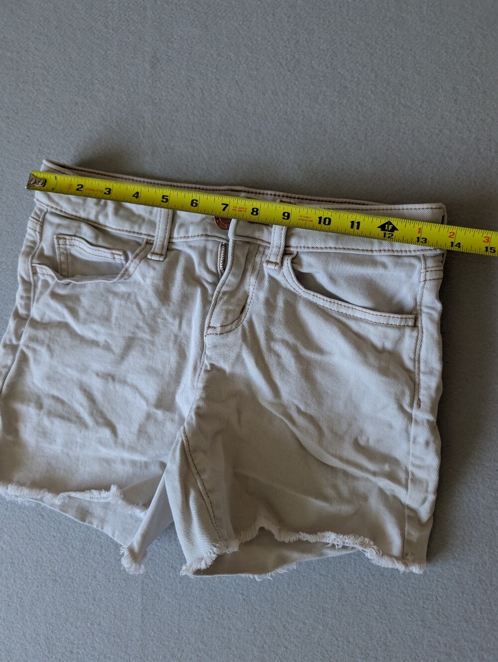 Low Rise Distressed Raw Hem Cream Denim Midi Jean Shorts Contrast Stitch Sz 3/26 image 3